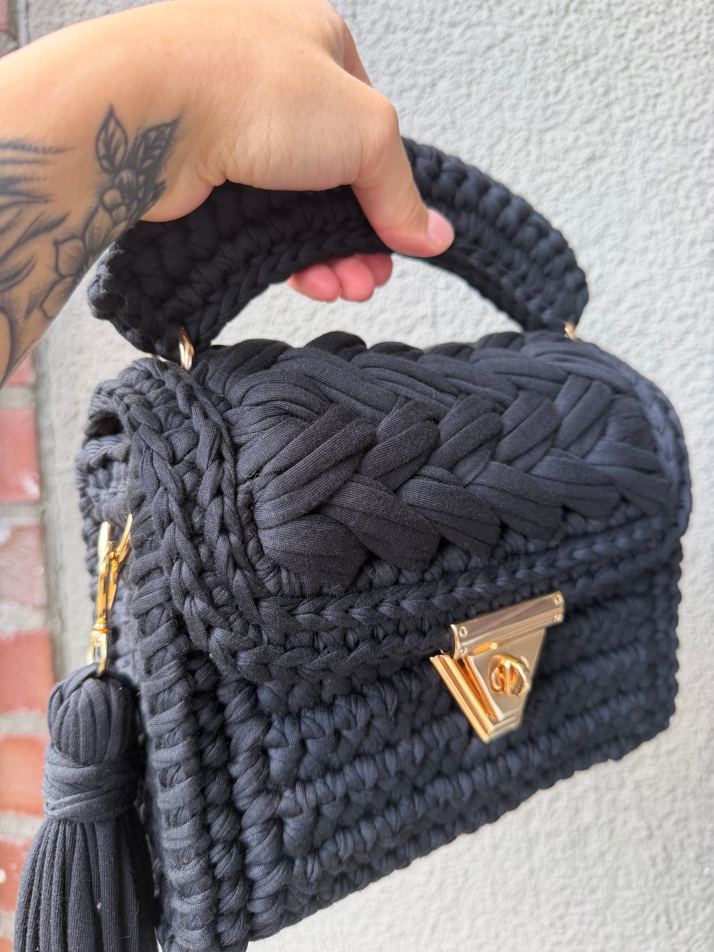 Lola Standard